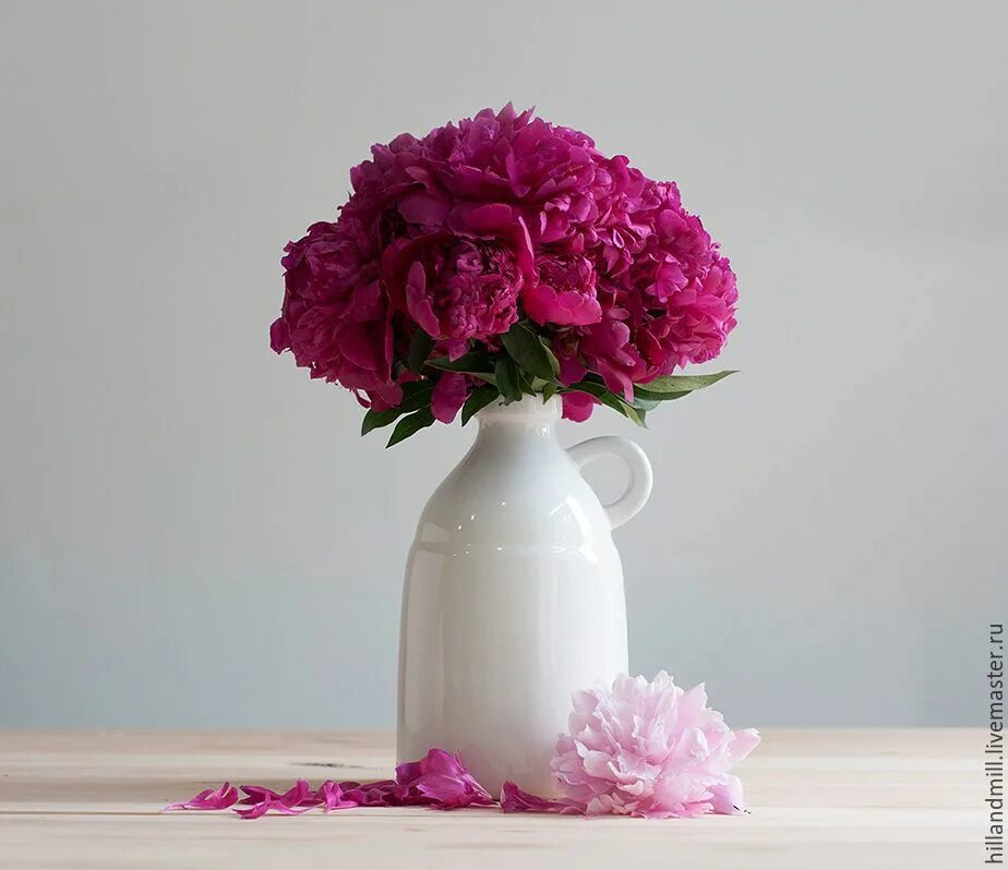 Гуру вазы. Ваза с цветами. Необычные вазы для цветов. Ваза с розовыми цветами. Ваза для цветов.