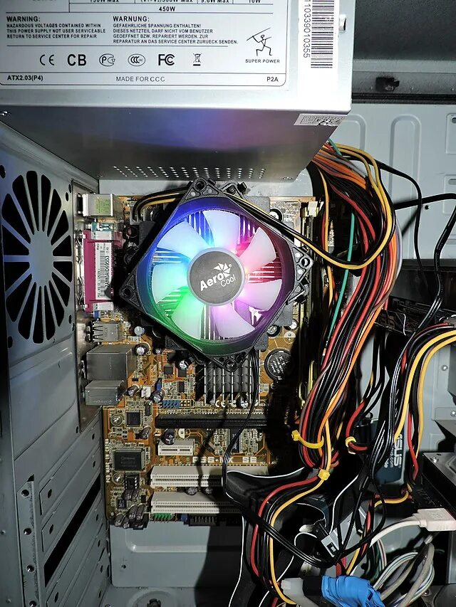 Как поменять цвет кулеров. Неисправность вентилятора процессора компьютера. Не крутится вентилятор процессора компьютера. Компьютерные провода процессора. Кулер с желтой подсветкой.
