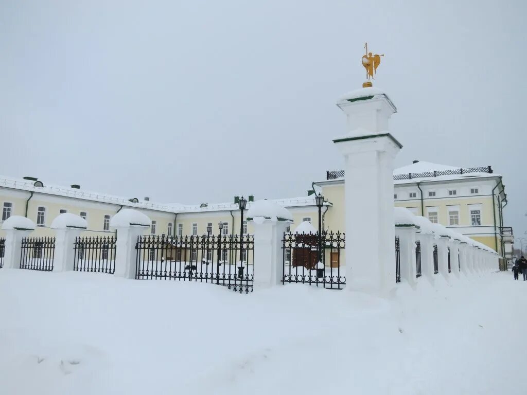 Здание гимназии тобольск. Семёна ремезова, 19. Гимназия в тобольске 19 век. Мужская духовная семинария тобольск здание 19 век. Тобольская губерния 19 век.