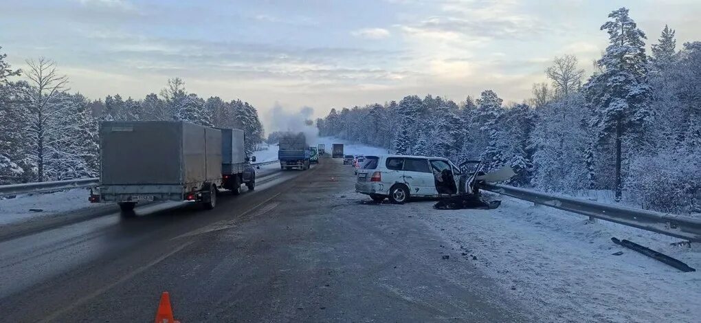 28 января 24 год. ДТП трасса м53 Красноярск. Авария под Красноярском вчера с фурой. Авария в Красноярске вчера на трассе. ДТП В районе малого Кускуна.