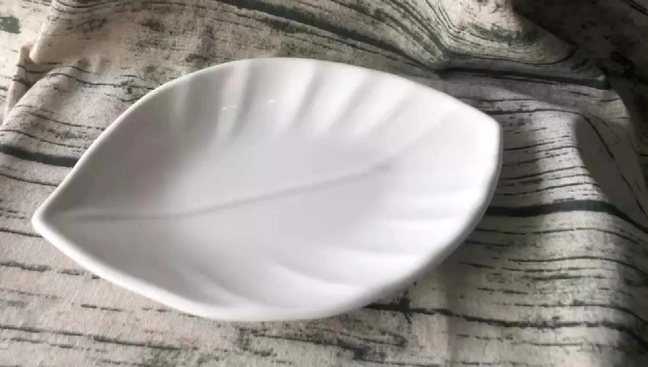 Блюдо "лист". Тарелка листик. Силиконовая тарелка лист. Тарелка в виде листа. Тарелка листик.