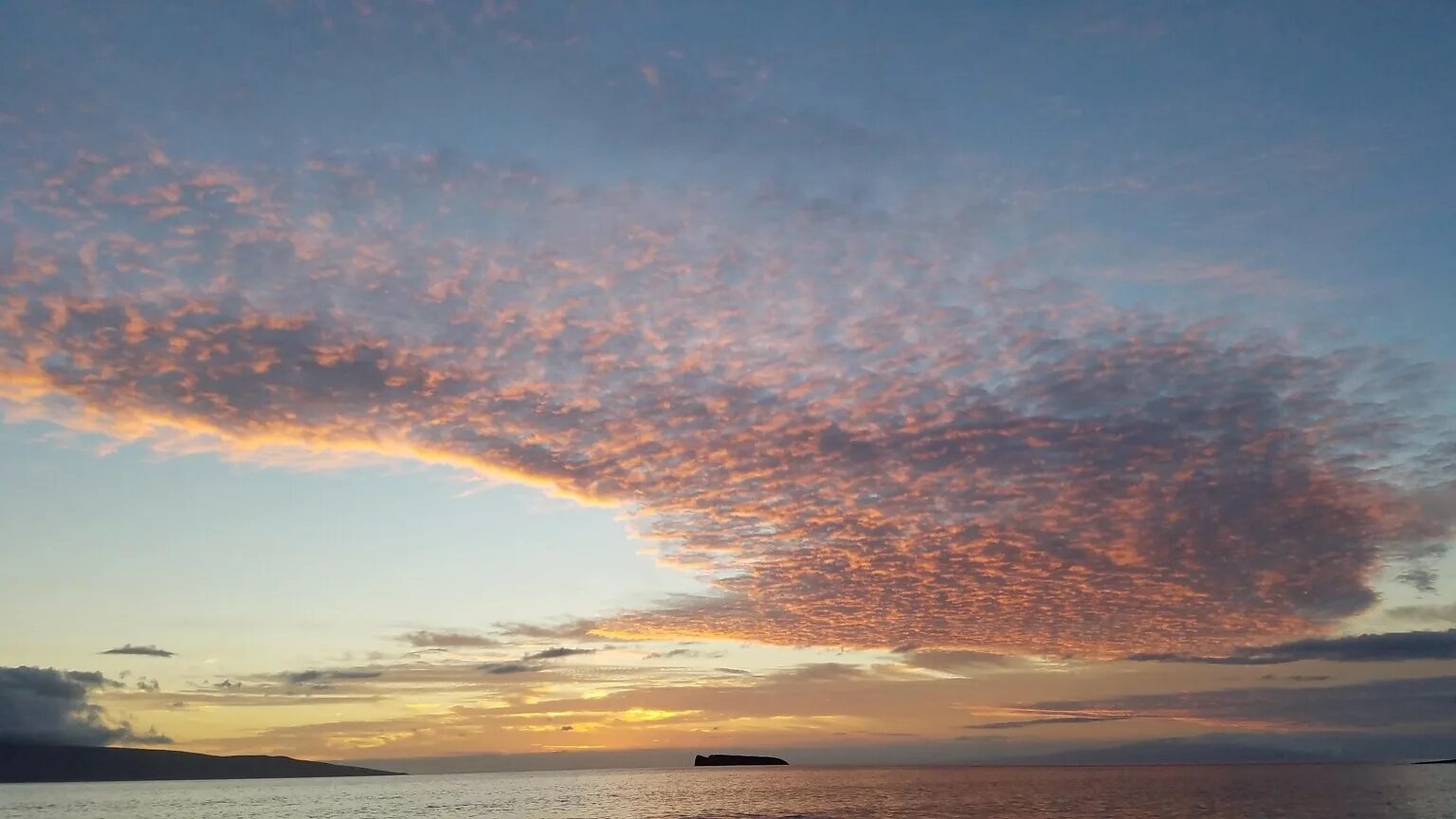 Облака. Облака на рабочий стол. Длинные облака. Безоблачное небо. Тропические облака.