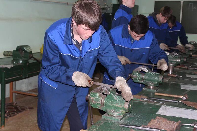 Ученик слесаря. Слесарное дело и технические измерения. Слесарная практика. Слесарно-сборочных. Изделия слесаря.