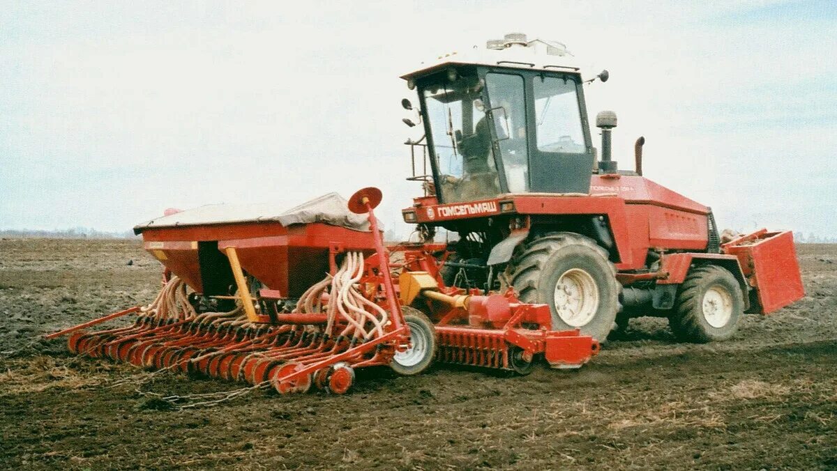 Гомсельмаш территория завода. Комбайн гомсельмаш 2124. Сельхозтехника гомель. Комбайн зерноуборочный гомсельмаш. Кск-600 полесье.