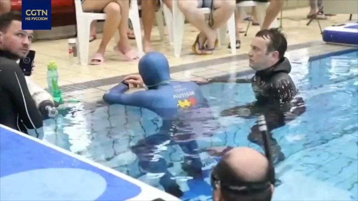 Рекорд гиннесса по задерживанию дыхания под водой. Рекорд задержки дыхания под водой. Мировой рекорд по задержке дыхания на суше. Мировой рекорд по задержке дыхания на суше. Мировой рекорд задержки дыхания.