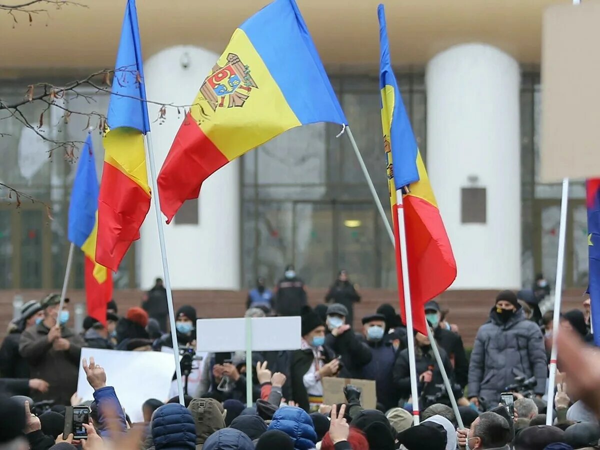 Обстановка в молдавии. Протесты в Молдавии 2022. Парламент Молдовы. Молдавия Кишинев правительство. Протесты в Молдове против Санду.