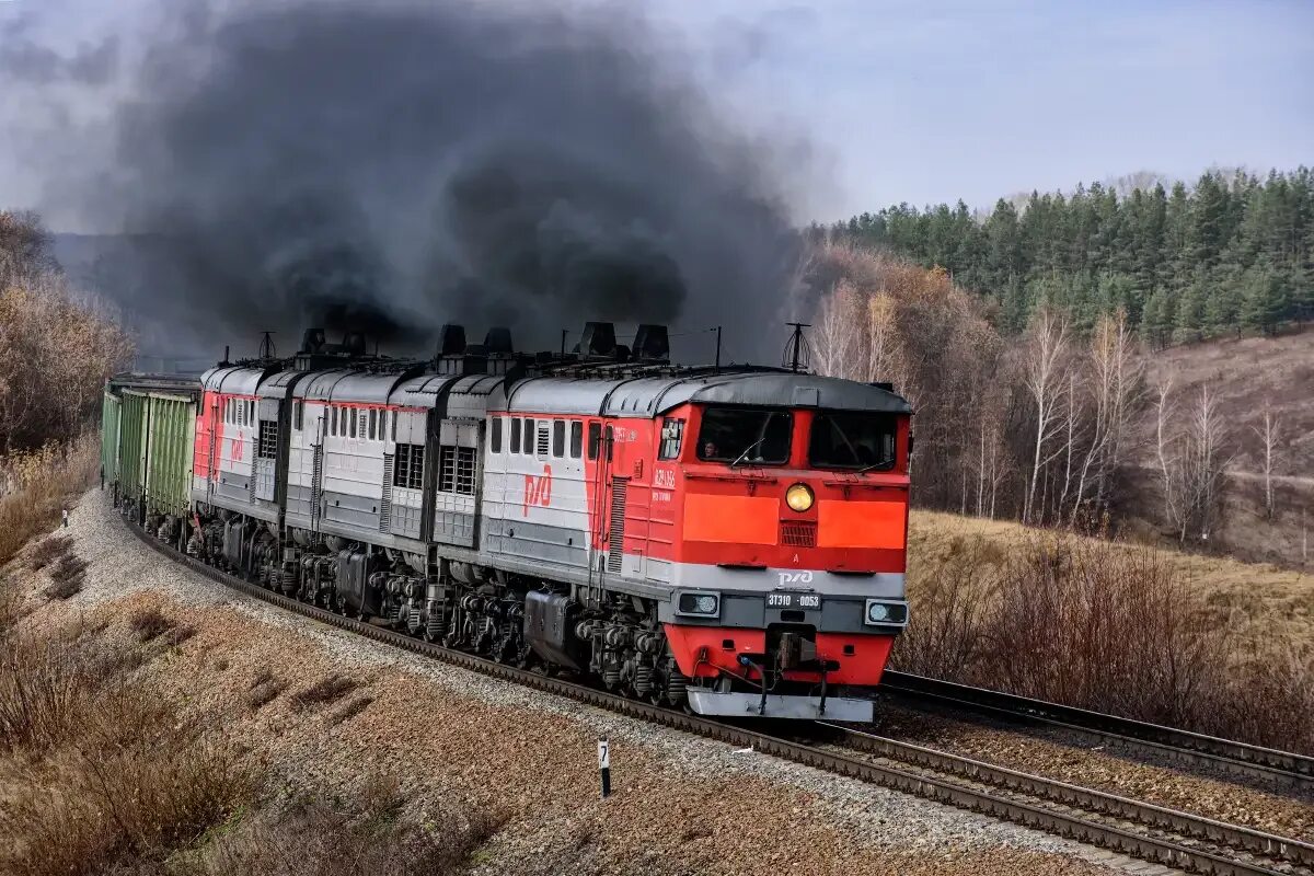 Локомотив тепловоз электровоз. Магистральный тепловоз электровоз. Локомотив поезд тепловоз. Локомотив тепловоз электричка.