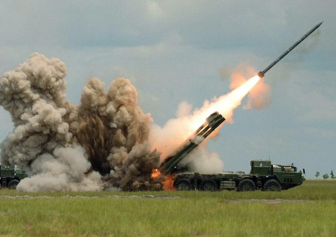 Ракеты систем залпового огня. Рсзо k136 kooryong. Ракеты систем залпового огня. Ракеты систем залпового огня. Himars рсзо м142 сша.