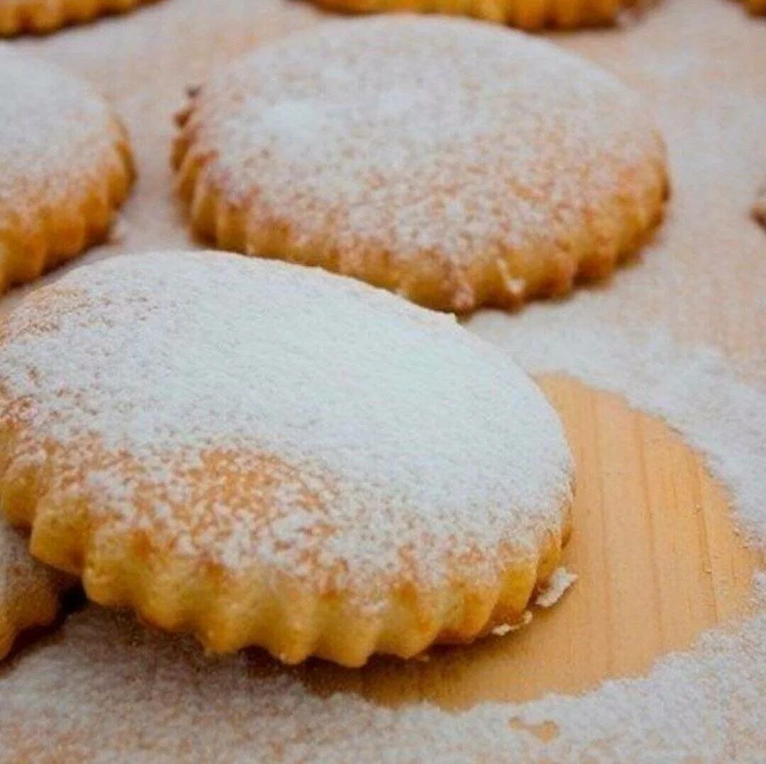 Рецепт молочных коржиков. Рецепт коржиков из детства. Коржик печенье. Коржик молочный вкус детства. Коржики из детства рецепт.