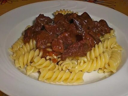 Макароны с гуляшом