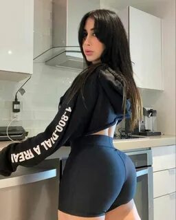 Top 5 Hottest Photos Of Valerie Kay.