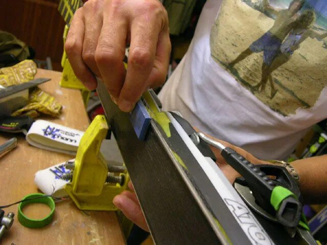 Точилка для заточки кантов горных лыж. Машинка для заточки кантов горных лыж. Заточка кантов горных лыж. Машинка для заточки кантов горных лыж. Заточка кантов горных лыж.