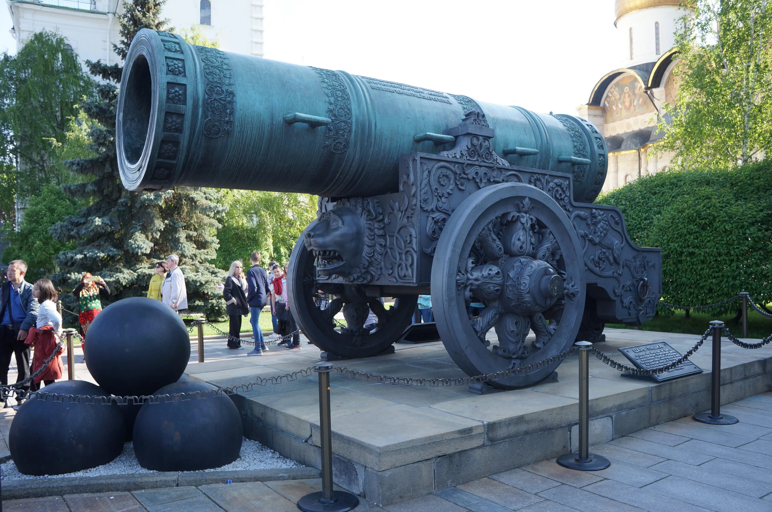 Какой памятник культуры создал чохов. Царь пушка в Москве. Царь пушка в Московском Кремле 1586.