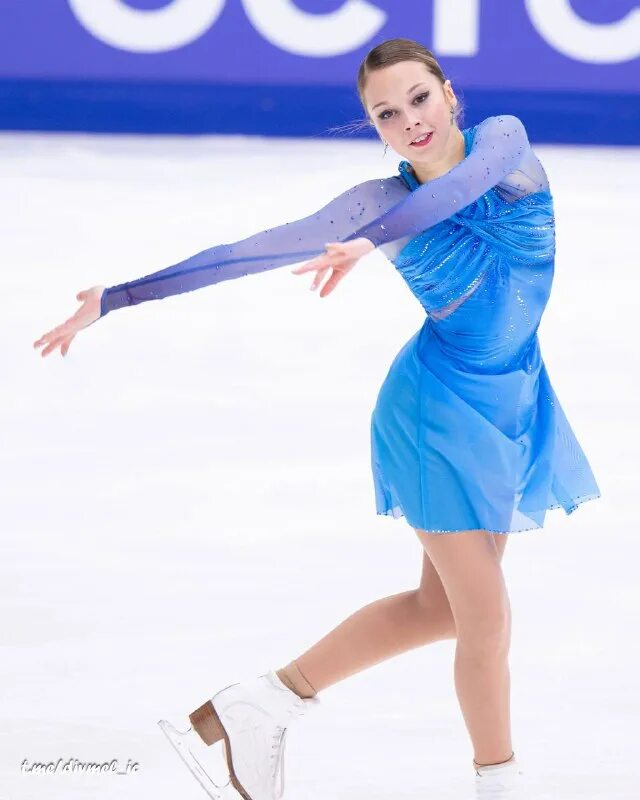 Ксения синицына фигурное катание. Ксения синицына 2023. Ксения синицына фигурное катание короткая. Лиза туктамышева короткая программа 2022. Ксения синицына 2020.
