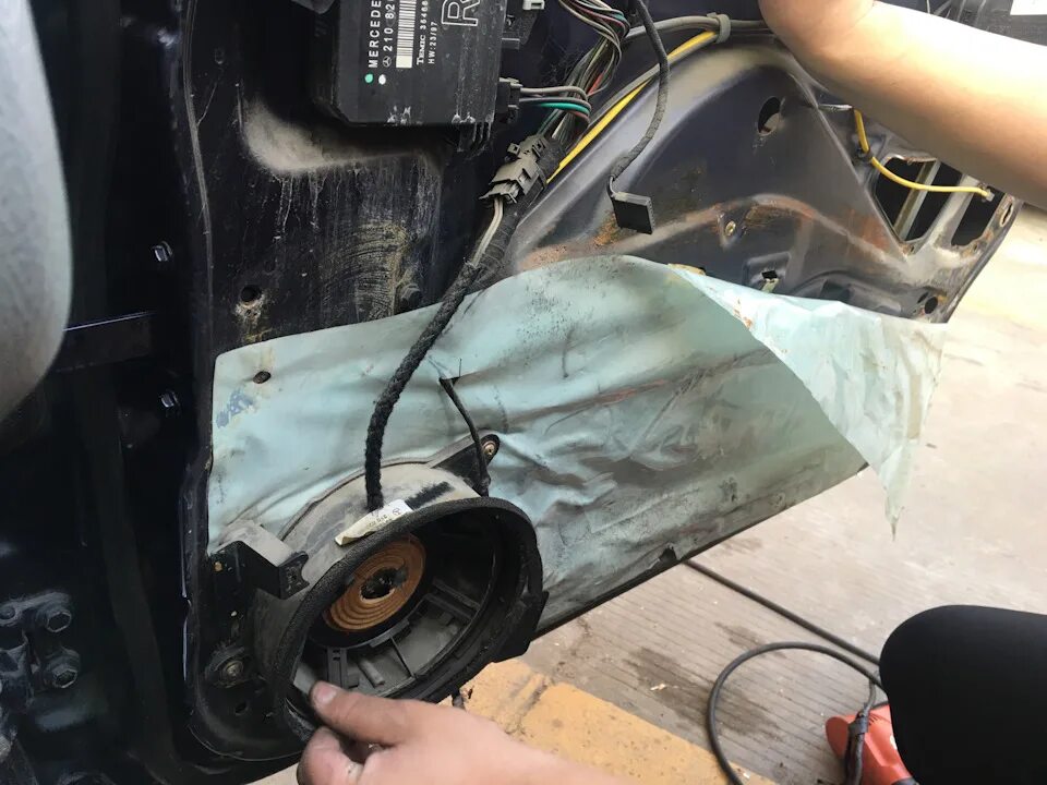 РЕШЕНО: Не работала колонка в водительской двери. - Toyota Corolla (100), 1,6 л,