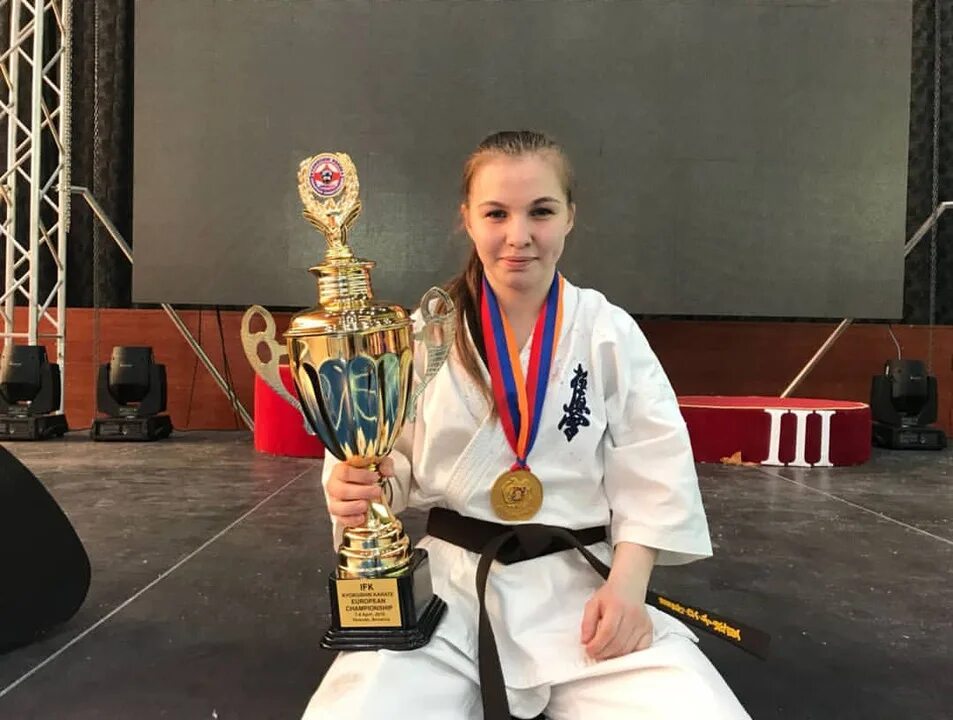 Чемпионка карате. Шотокан карате до абхазия. Анна щербина каратэ саратов. Чемпионка рф по карате анна. Чемпионка карате.