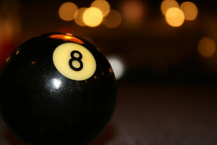 8 одноцветных шаров и 8 полосатых. Эйт Болл. Бильярдный шар 8. Шар для бильярда. Бильярдный шар восьмерка.