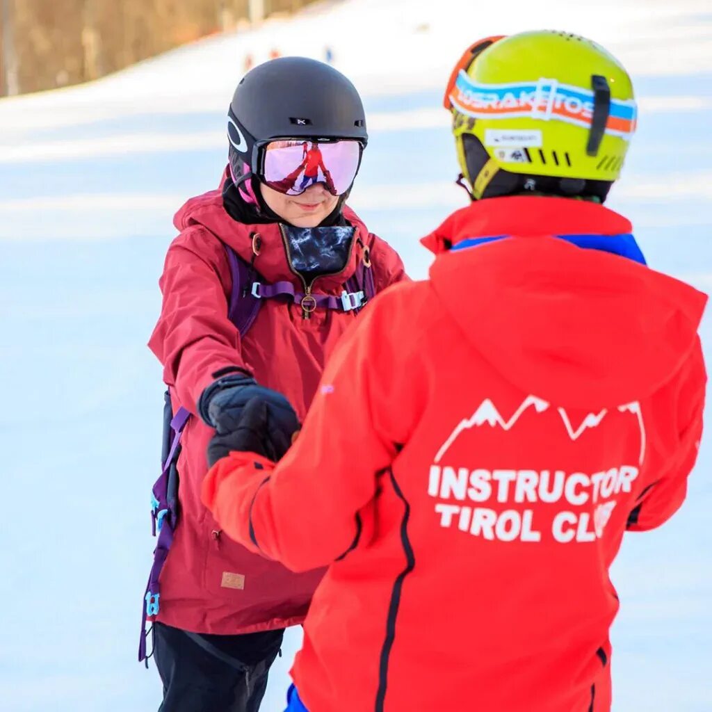 Красный инструктор. Инструктор по сноуборду сочи александр. Инструкторы красной поляны иван. Красный инструктор. Красный инструктор.