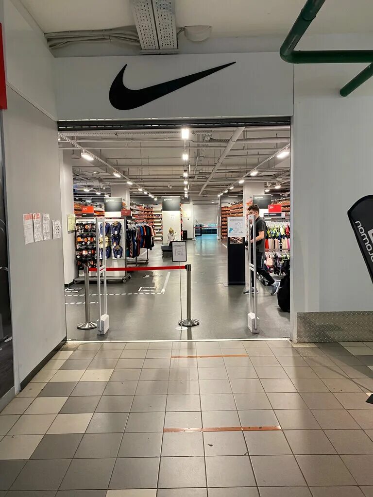 Заказать москва 495. Дисконт центр найк Сокольники. Торговый центр Nike. Москва Сокольническая площадь 9. Найк ТЦ Балканский.