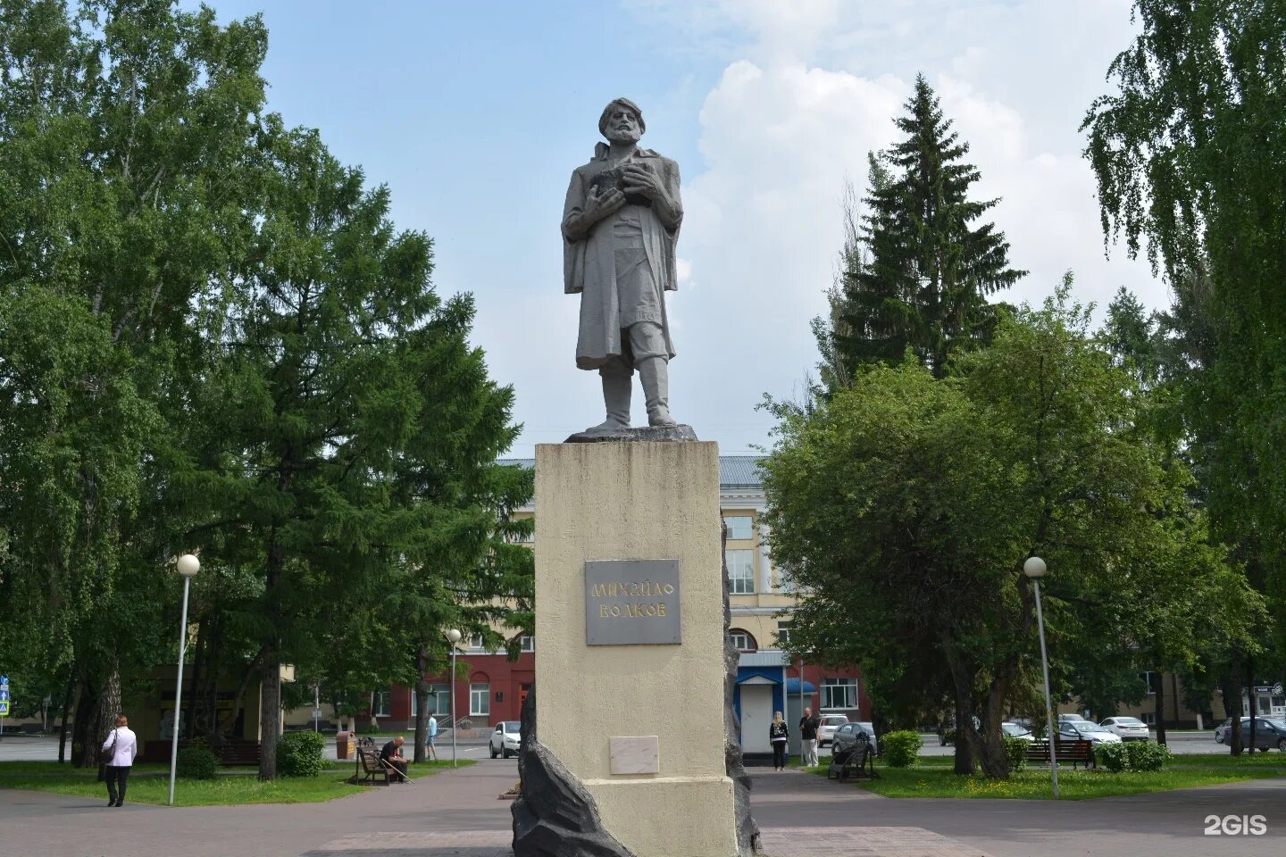 Михайле волкову. Памятник Волкова Кемерово. Памятник Михайле Волкову в Кемерово. Памятник рудознатцу Михайло Волкову в Кемерово. Михайло Волков памятник.