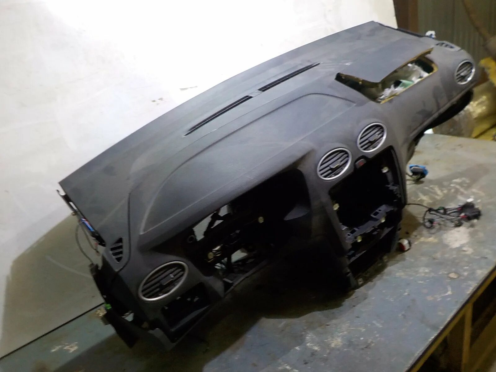 #10 Поломка верхнего бардачка торпеды - Ford Focus II Sedan, 1,6 л, 2009 года по