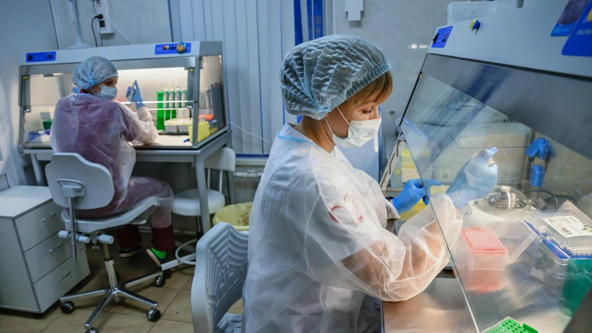 Научный работник исследователь. Межпозвоночная грыжа операция. Открытия в медицине 2024. Американские ученые. Медицинский конгресс.