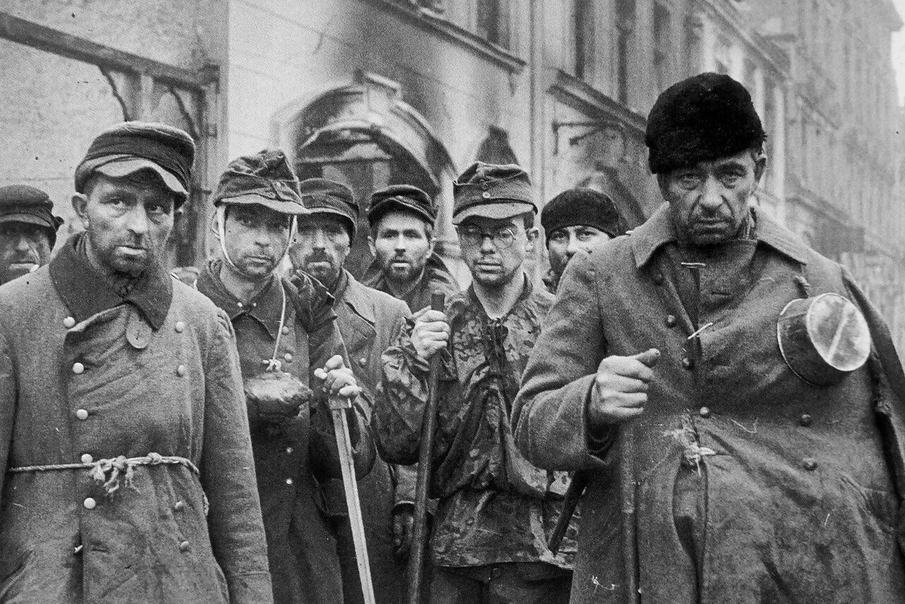 Пленные немецкие генералы 1944. Солдаты вермахта 1945 берлин. Пленные ветераны. Пленные ветераны. Чествовать ветеранов.