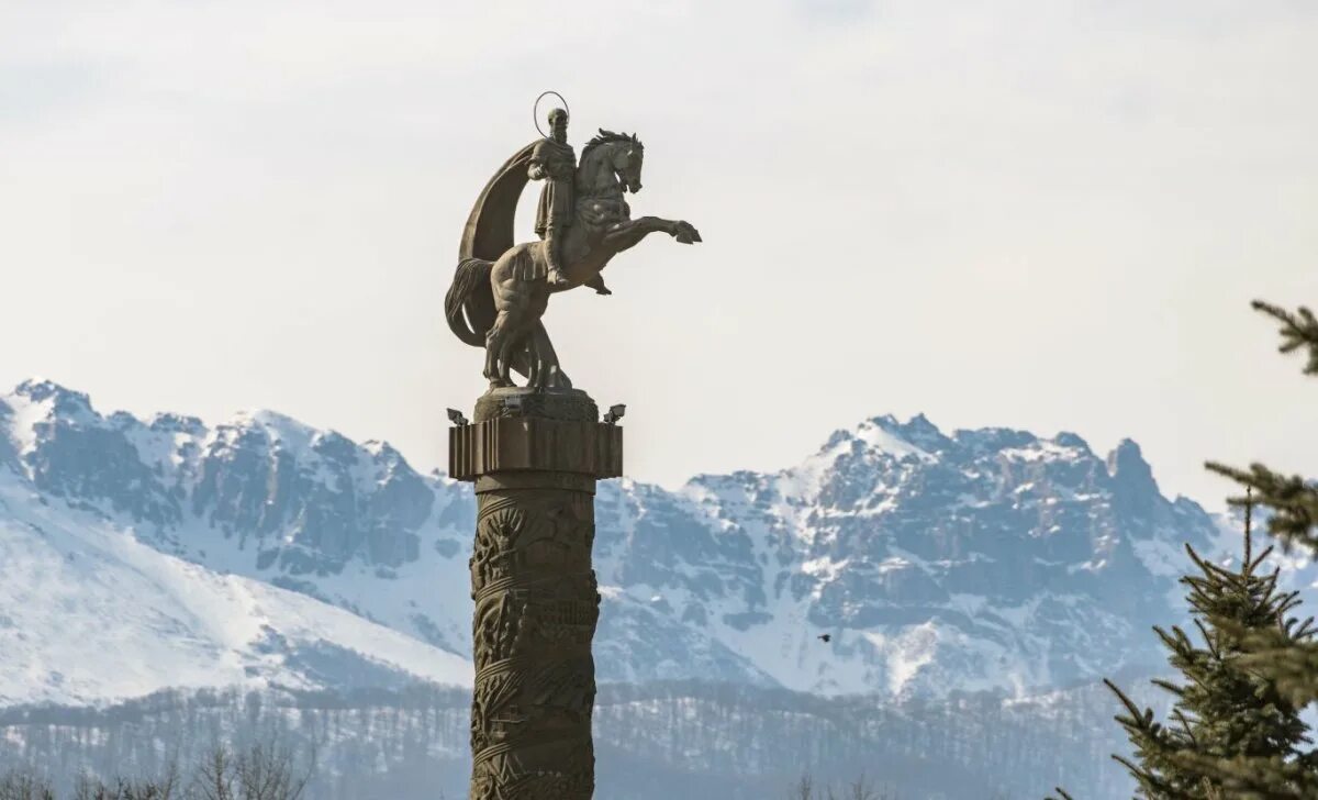 Екатеринбург осетия. Северная осетия алания столица. Мемориал в северной осетии. Дорога владикавказ цхинвал. Афсати цейское ущелье.