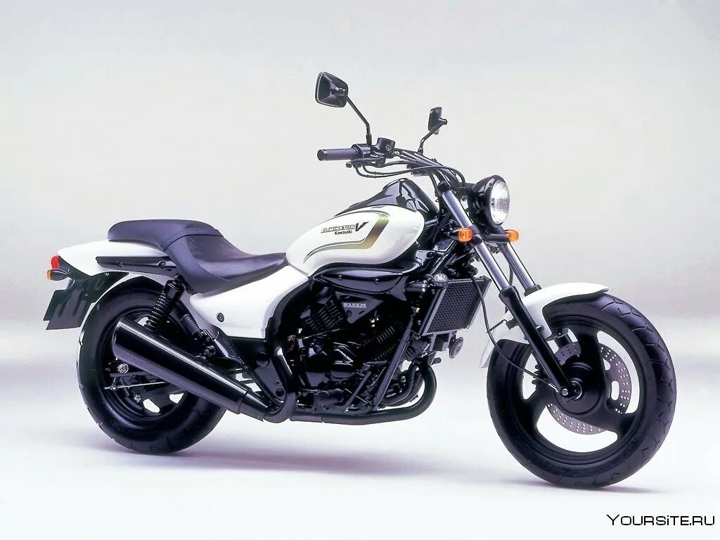 Suzuki impulse 400. Японские мотоциклы марки. Мото гуцци v7 классик. Honda cb 550 four. Японские мотоциклы марки.
