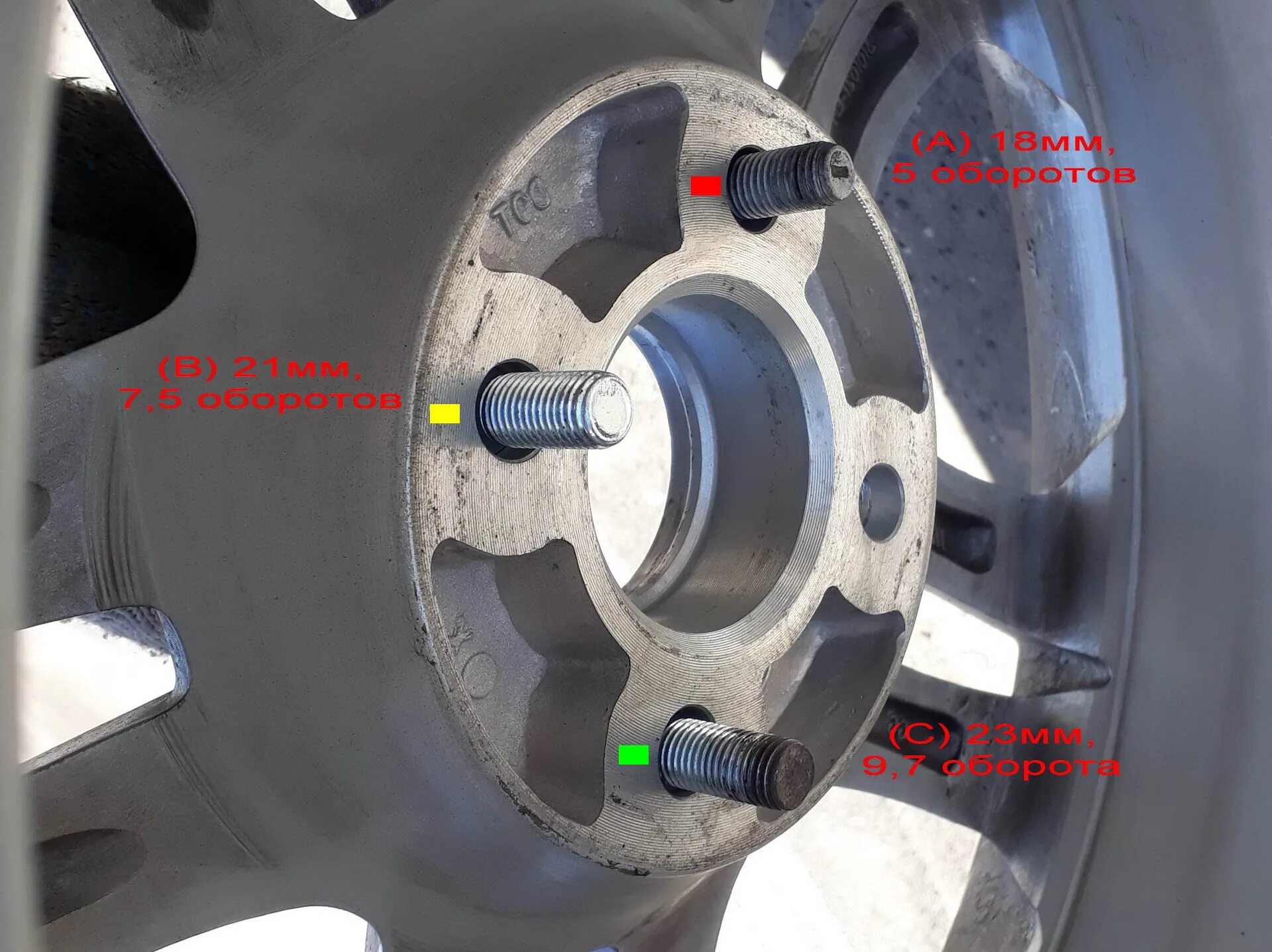 Колесный болт для литых дисков Рено Логан-2. Диаметр отверстий для болтов на дисках Рено Лагуна 3. Болт колеса Рено Логан Размеры. Центральное отверстие диска Мерседес 124. Центральное отверстие логан