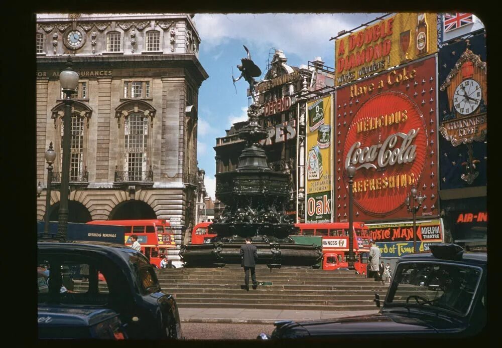 Площадь Пикадилли в Лондоне. Лондон 1960 год. Англия 1960е. Лондон 1960 год улицы. Lost london