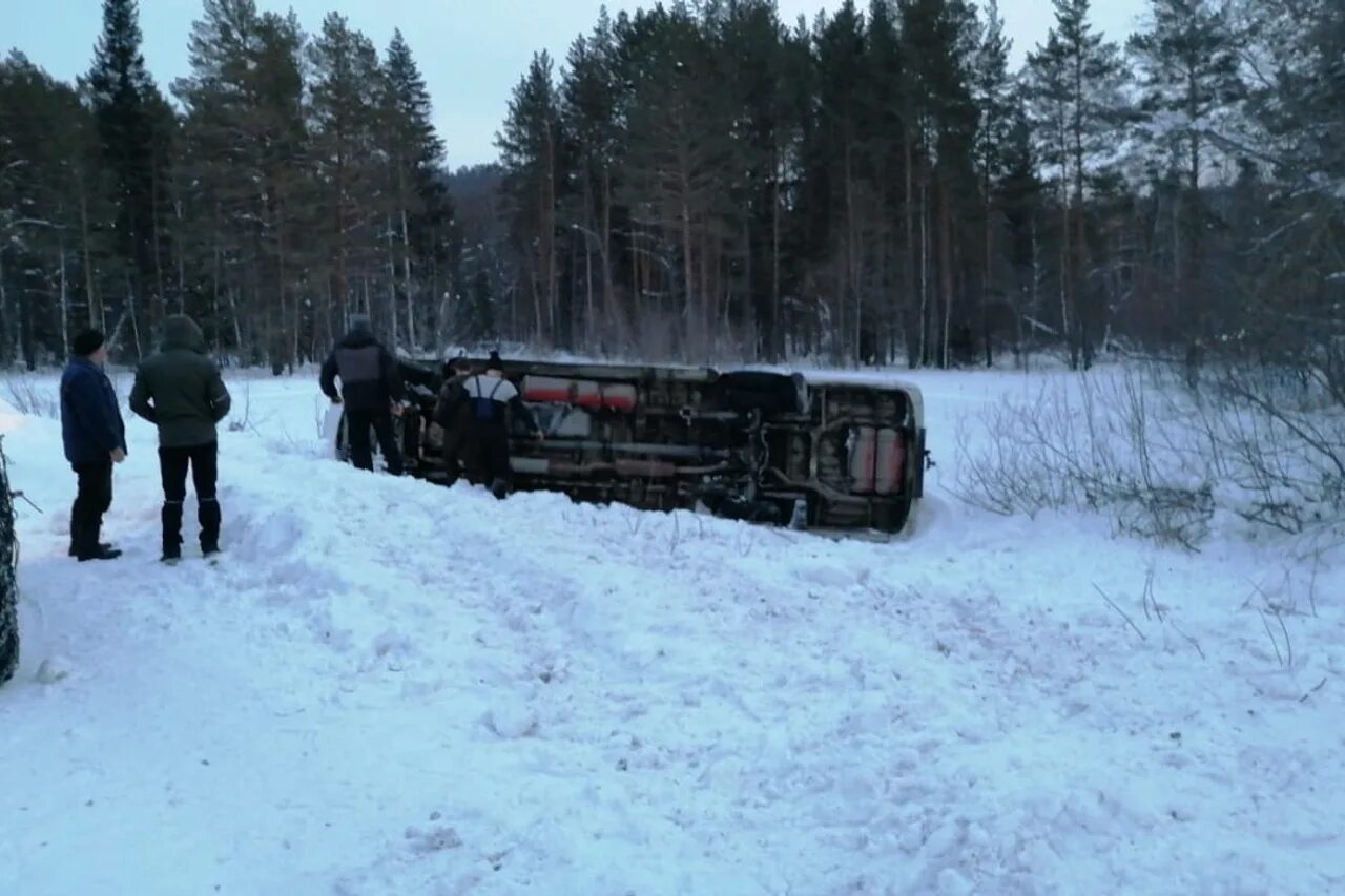 Белорецк 5. В Башкирии перевернулся автобус. Башкортостан автобус перевернулся. Авария на трассе м 5 Уфа Белорецк.