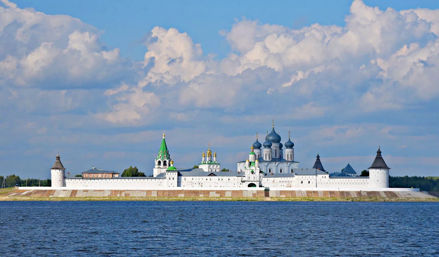 Макарьевский монастырь на теплоходе из нижнего. Макарьевский монастырь нижний новгород. желтоводский макариев монастырь нижний новгород. лысково макарьевский монастырь нижегородская область.