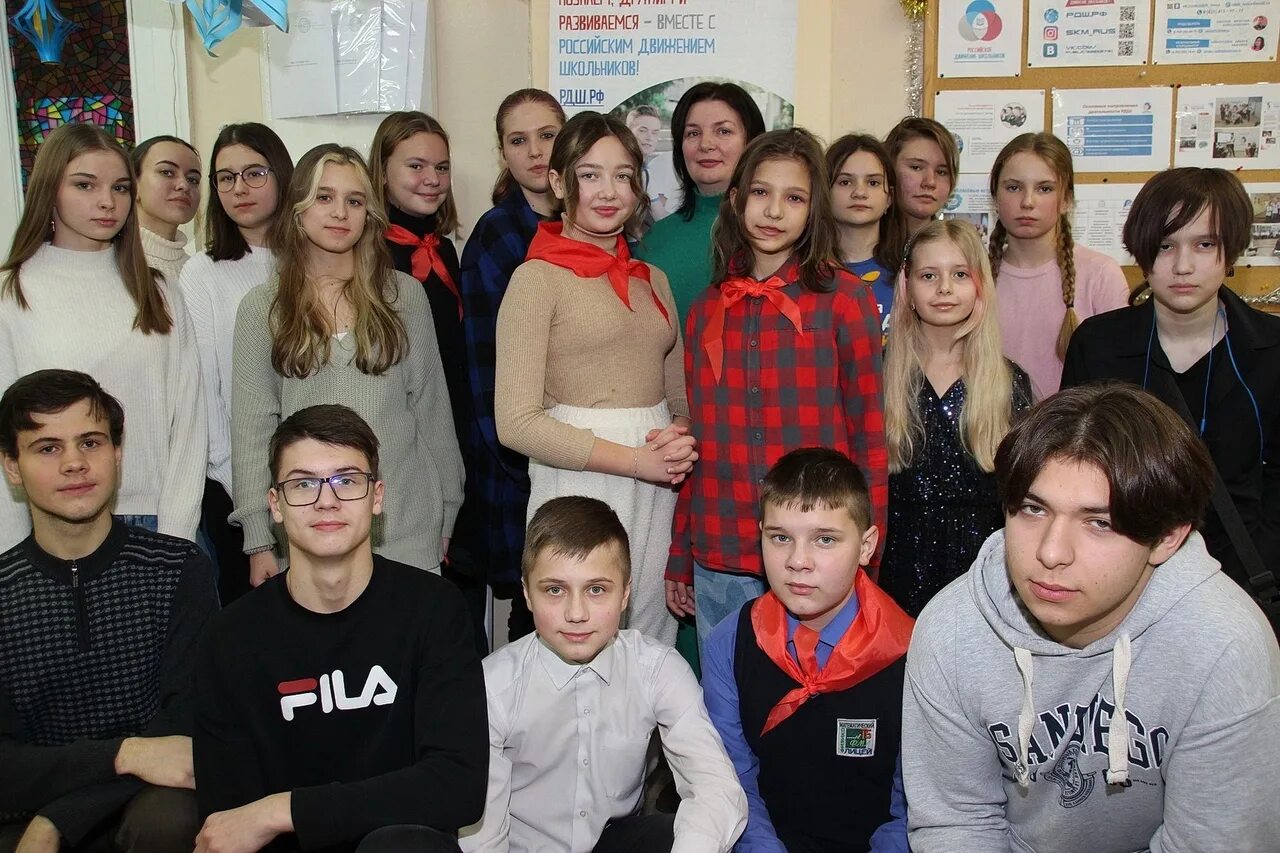 Учатся ли школьники 12 апреля. Гимназия 2 саров. школьные фото. фото учеников в школе. школьники нулевых.
