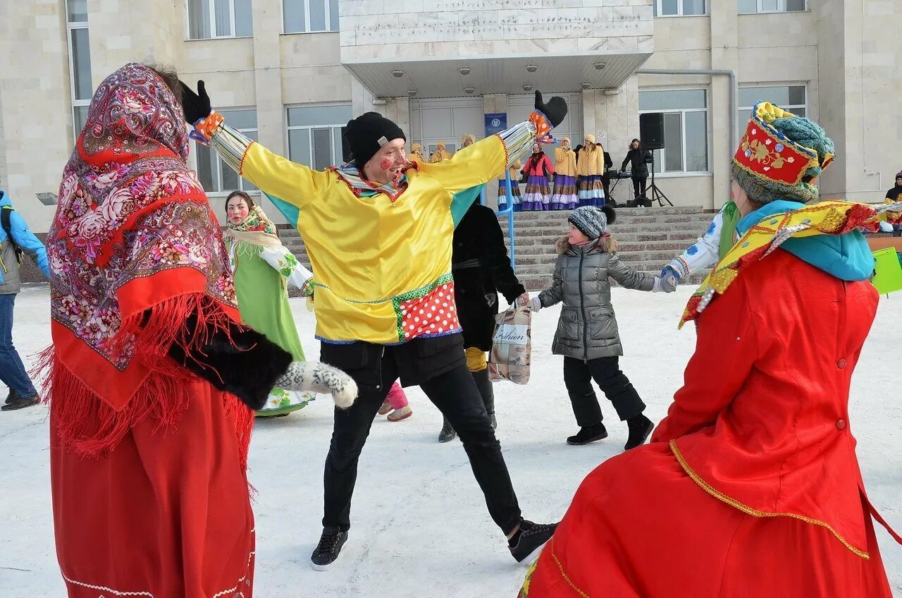 Праздник масленица. В каком году впервые провели московскую масленицу. Масленица в парках. Масленица обычаи. В каком году впервые провели московскую масленицу.