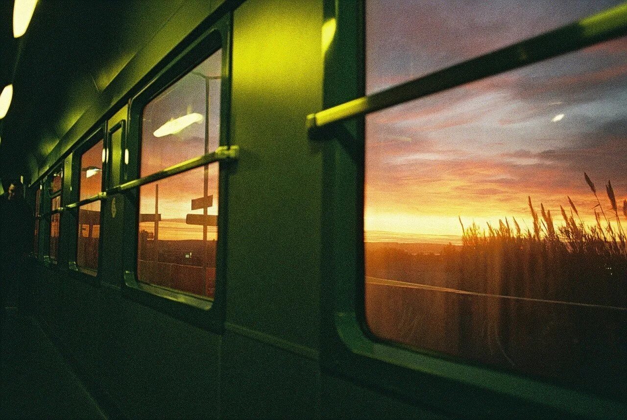 Купе вагона окно. Окно поезда. Вид окна вагона. Окно вагона. Окно поезда.