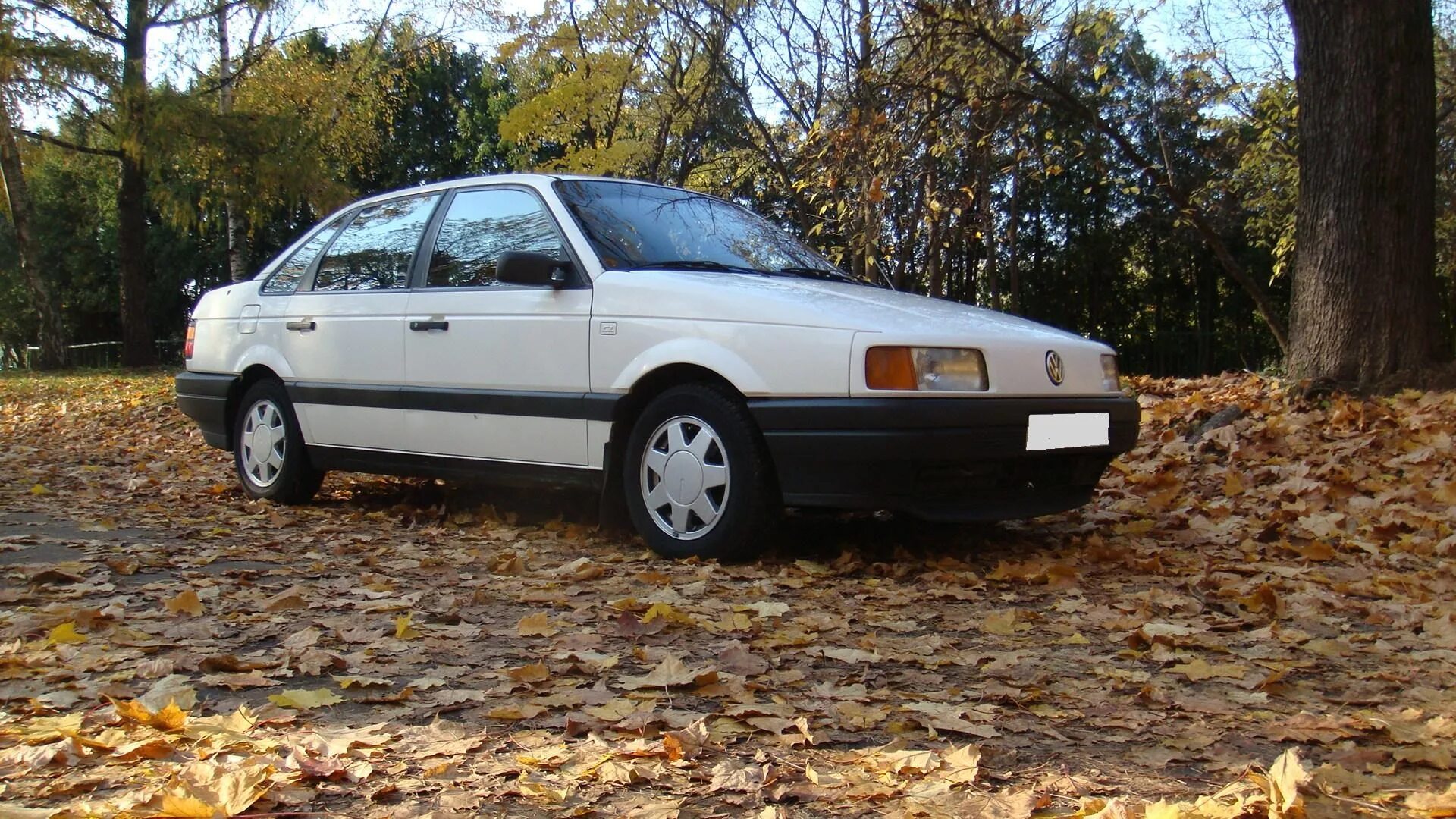 Фольксваген 1990 годов. Фольксваген Пассат 1990. Volkswagen Пассат 1990. Фольксваген Пассат 1990 белый. Фольксваген Пассат черный 1990.