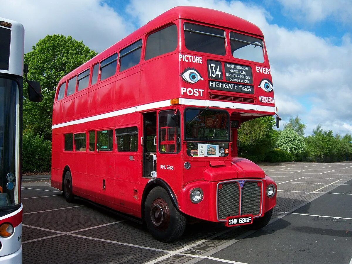 великобритания дабл декер. традиционный английский двухпалубный автобус. дабл деккер бас. дабл деккер в лондоне. рутмастер автобус.