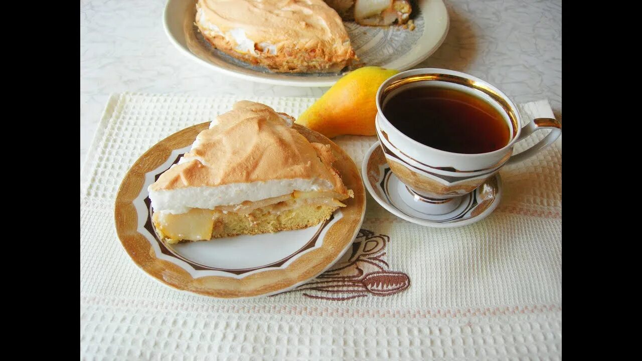 Чай или пирог. Чай с пирожками. чаепитие с пирогами. пирожки с чаем. чайный пирог.