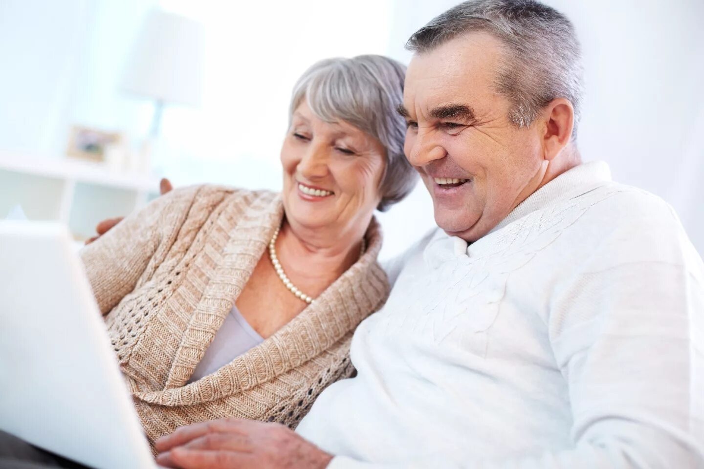 Вакансии после 55 лет. Вакансии после 55 лет. Мужчина в возрасте за компьютером. Вакансии после 55 лет. Люди предпенсионного возраста.