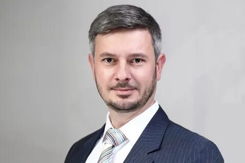 Директор мр групп