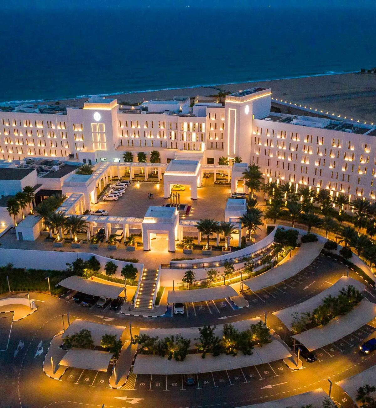 Фуджейра отзывы 2025. Отель intercontinental fujairah resort 5*. фуджейра интерконтиненталь 5. фуджейра оаэ интерконтиненталь. интер континенталь фуджейра.