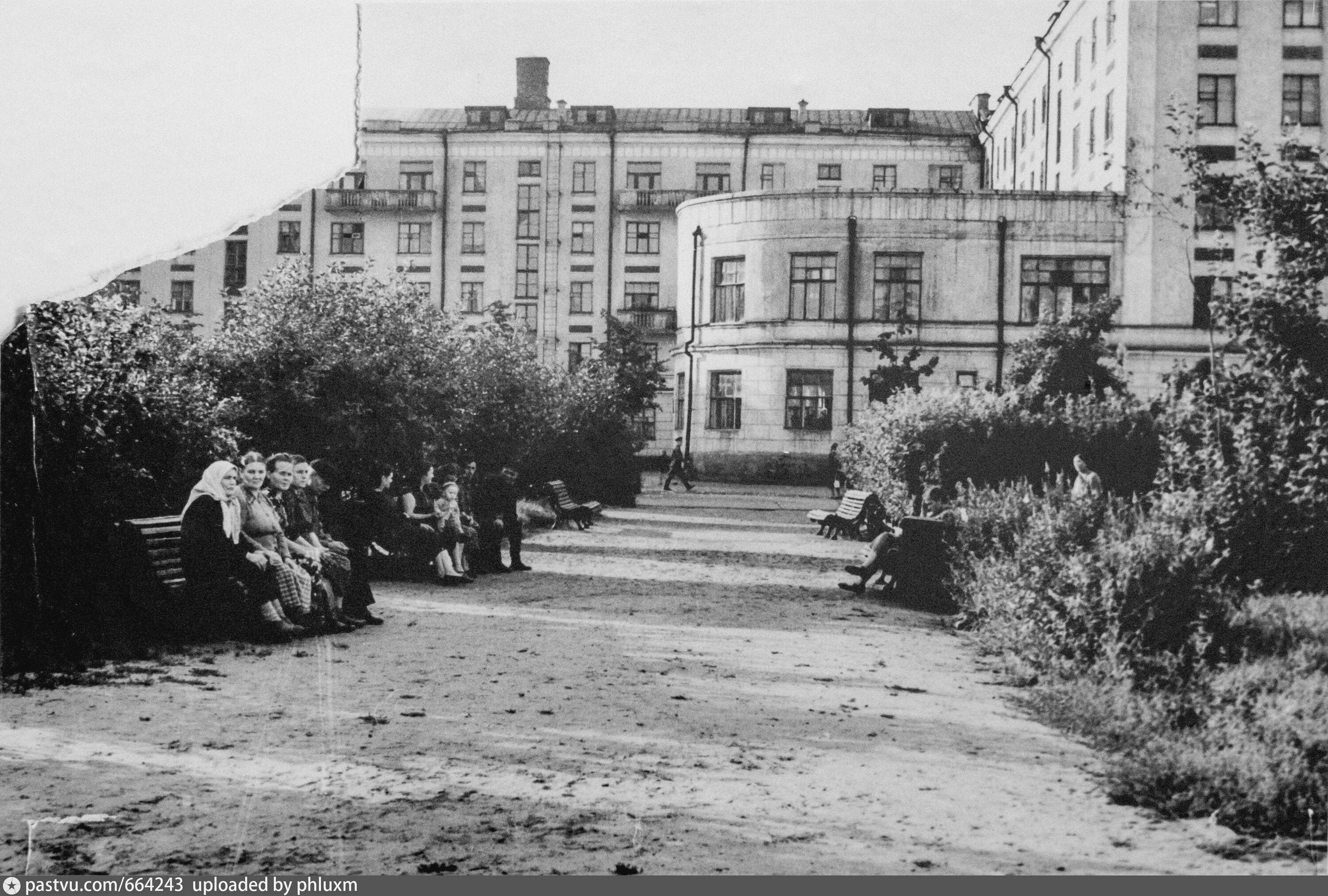Дом чекистов пермь. Сквер чекистов пермь. сквер у дома чекистов пермь. сибирская 30 пермь дом чекиста.