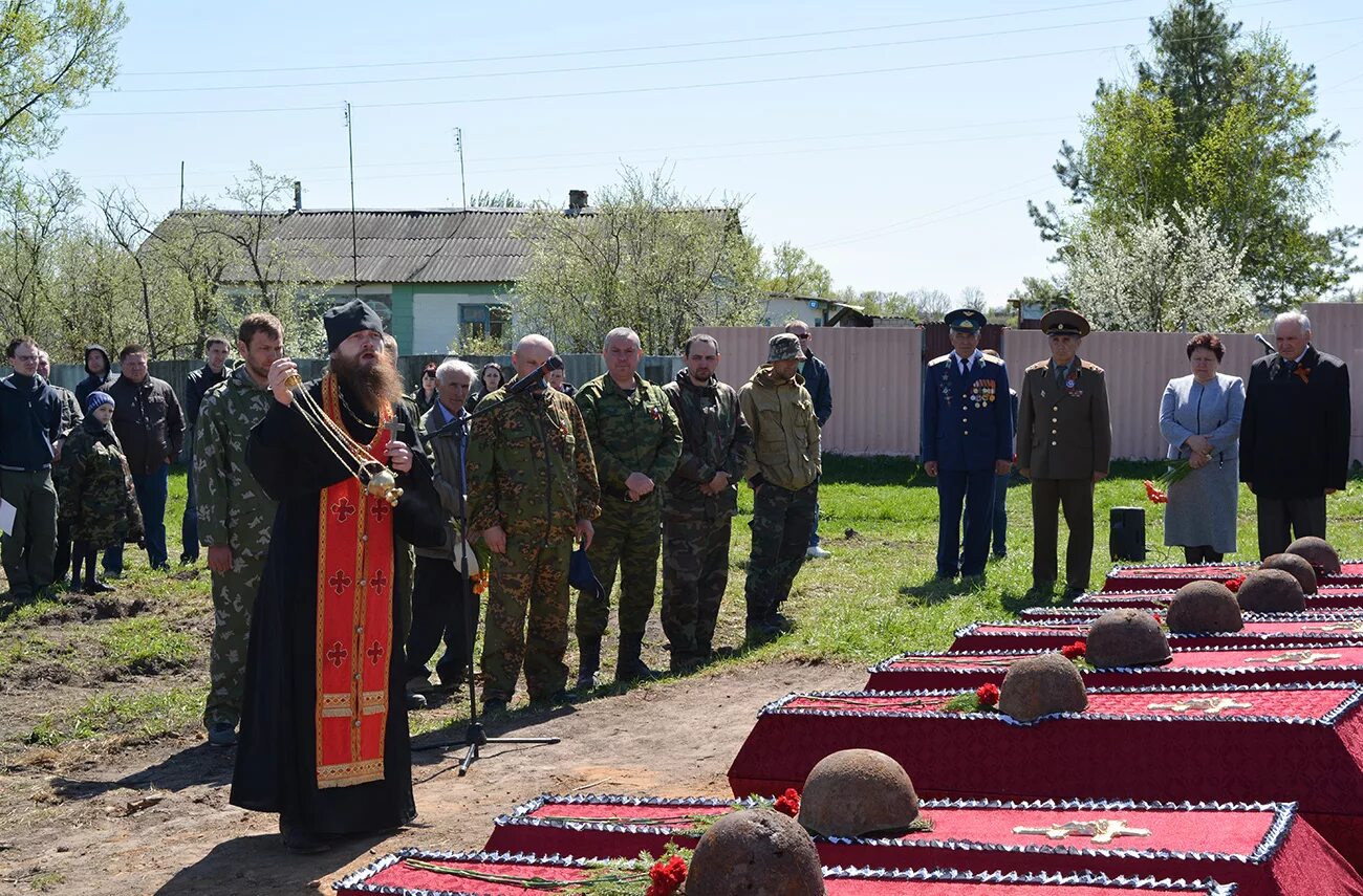 Миново Мценский район. Перезахоронения воинов Мценск. Деревня Миново Мценского района. Перезахоронение в Миново Орловской области. Погода в отраде