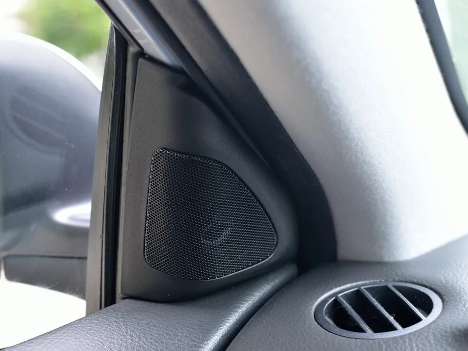Пищалки в короллу е150 в штатное место. Пищалки toyota avensis 2004. Пищалки тойота королла. Тойота королла 120 пищалки. Пищалки тойота королла.