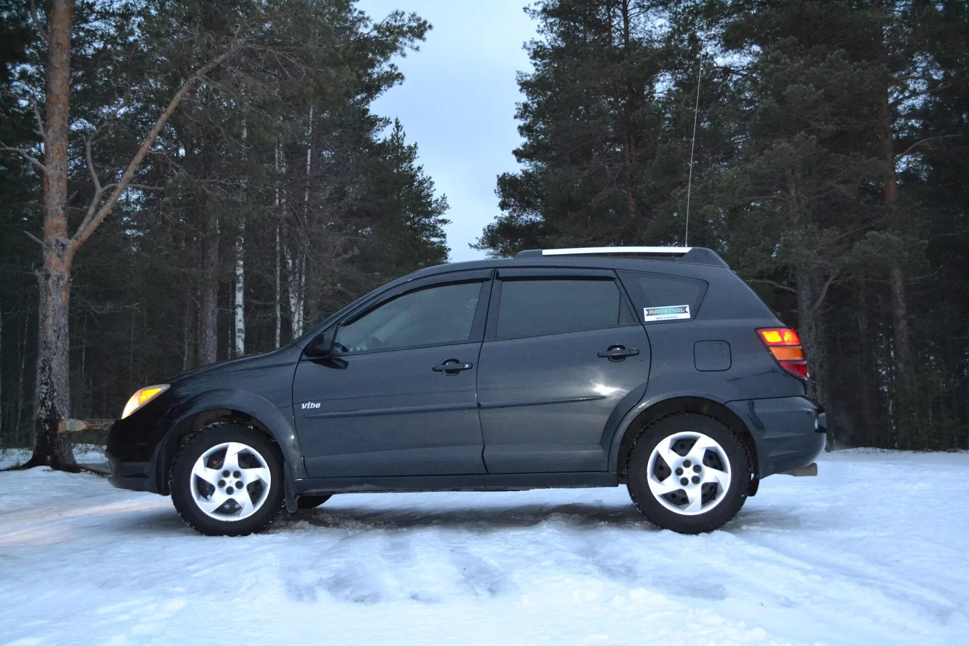 Диски понтиак вайб. Понтиак Вайб 2003. Pontiac Vibe 2003. Pontiac Vibe, 2003 клиренс. Понтиак Вайб лифт подвески.