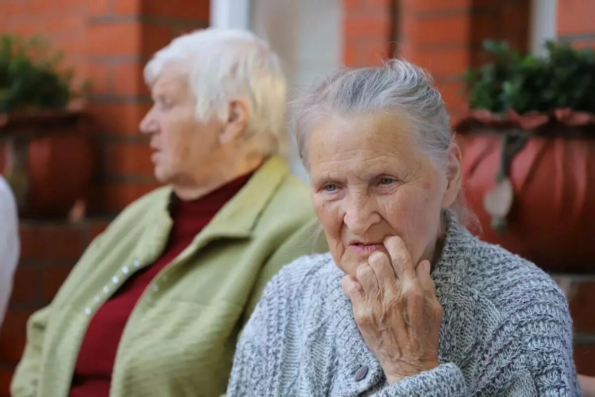 Деменция после 50 лет. Пансионат для пожилых «бабушки и дедушки» в Перхушково. Пожилые люди. Агрессия у пожилых. Агрессивности пожилых людей.