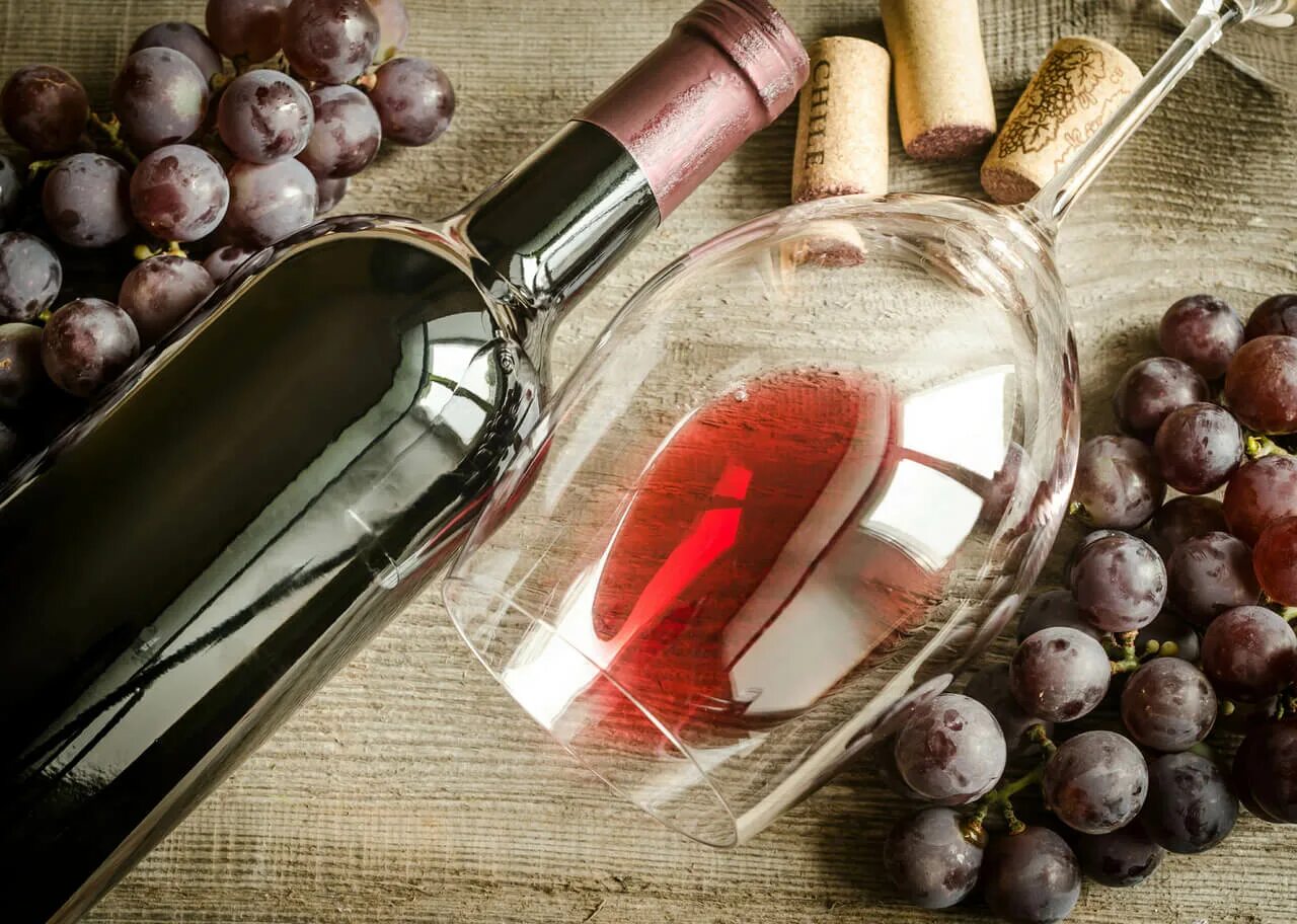 Бокал с вином. Still wine. Still wine. Красивое вино. Виноград для вина.