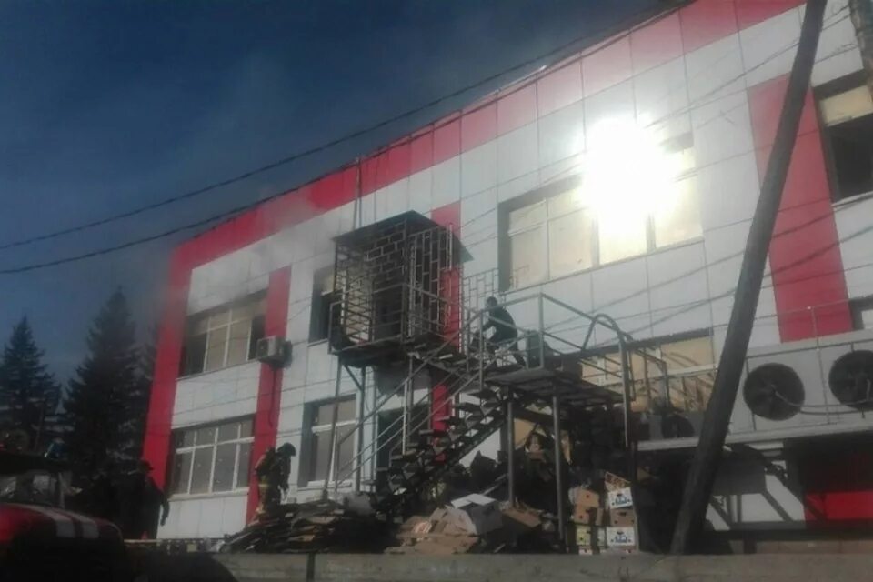 Пожарные в осе. Пожарное депо смоленск. Пожарные в осе. Пожарные в осе. Жесткий пожар.