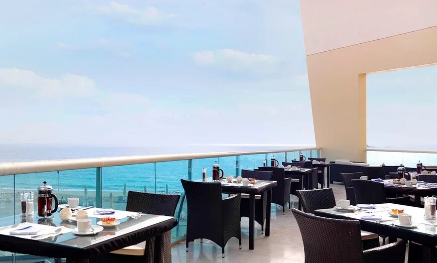 The radisson blu resort fujairah фуджейра. Отель radisson blu resort fujairah 5. рэдиссон фуджейра 5. оаэ,фуджейра,radisson blu resort fujairah. рэдиссон блю дубай фуджейра.